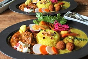 あいがけカレーと副菜いろいろ
