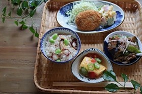 肉屋風コロッケとタコ飯