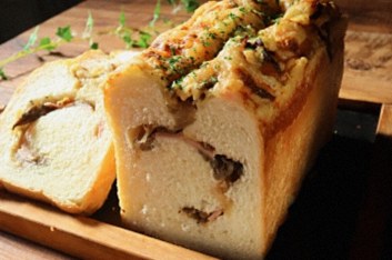 きのこベーコンチーズ食パン