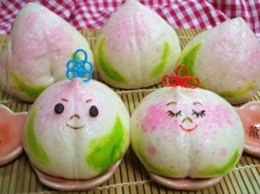 『桃まんじゅう(寿桃)と…』