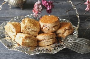 苺とホワイトチョコ、胚芽のスコーン