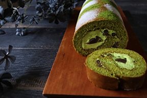 抹茶と小豆のロールケーキ