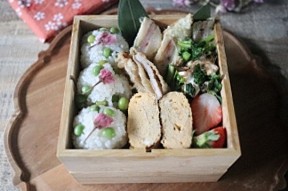 桜豆おにぎりと出汁巻き弁当