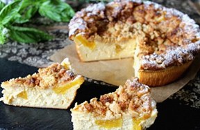 パイナップルと黒糖のクランブルチーズケーキ