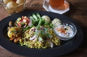 チキンビリヤニと季節の一品