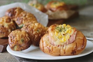 ハムマヨコーンと枝豆チーズパン