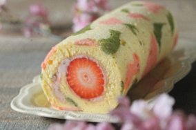 桜いちごロールケーキ