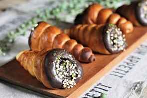 チョコクリームコルネ